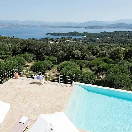 Thea Lofou Κασσιόπη