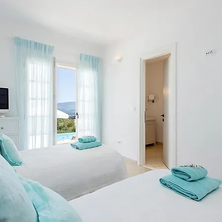 Thea Lofou Κασσιόπη