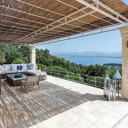 Thea Lofou * Κασσιόπη